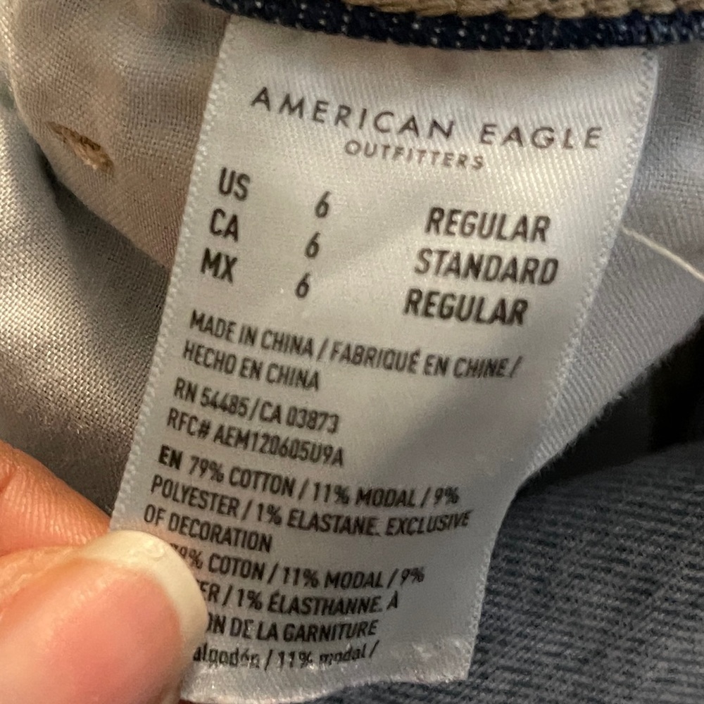 American Eagle Jeans Womens 6 Blue Mom Straight Jean Light Wash Minimal Normcore - Picture 8 of 11